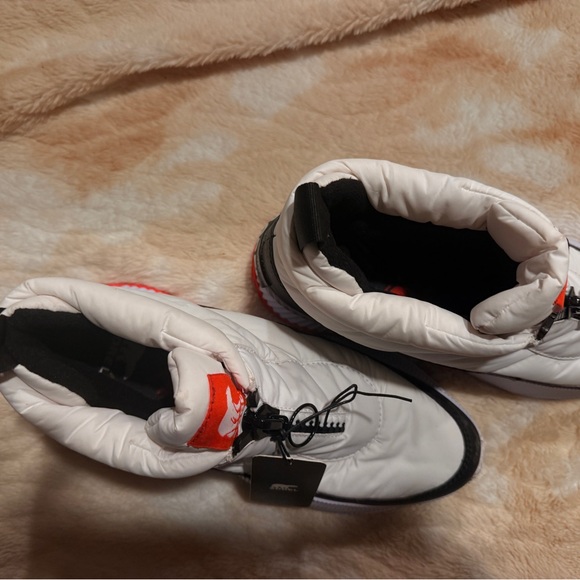 Sorel Insulated Waterproof White Boots Out N Anout Piffy Zipper Shootie - Picture 2 of 6